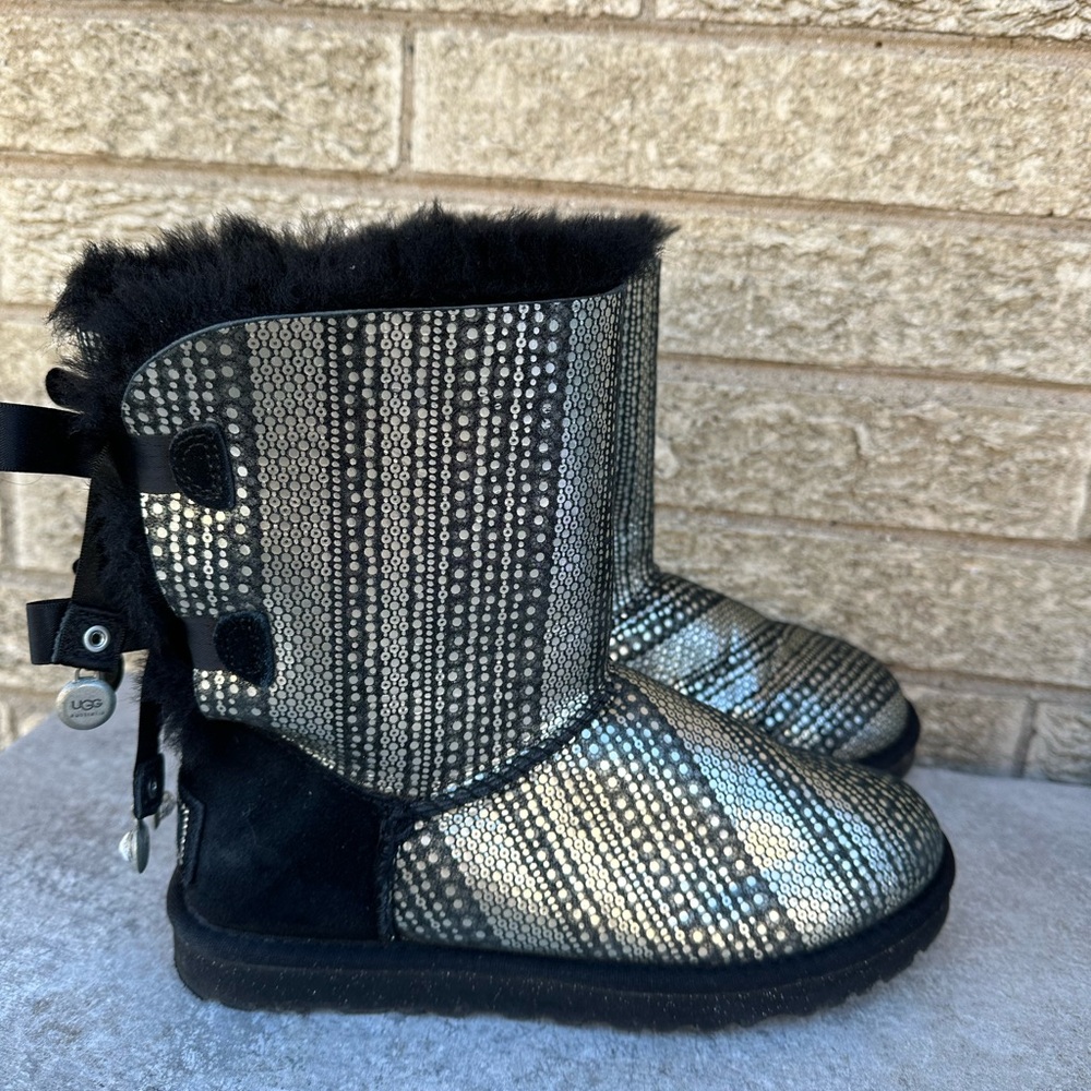 UGG BAILEY BUTTON BLING BOW SWAROVSKI CRYSTAL BLACK BOOT US 5